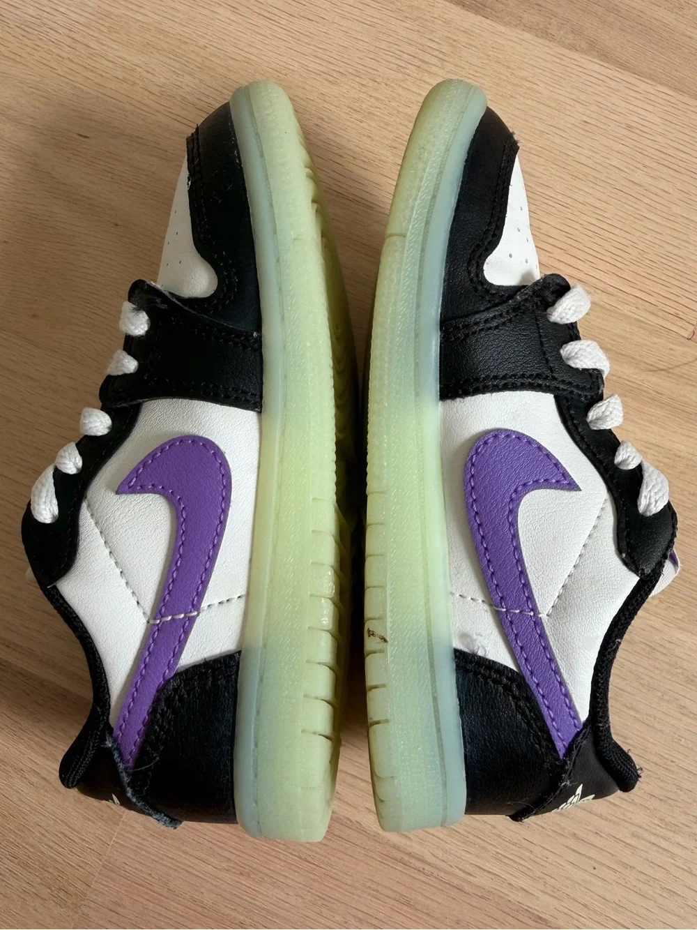 9c Kids Air Jordan 1 Retro Low OG Black Raspberry - LIKE NEW (Retails $65)